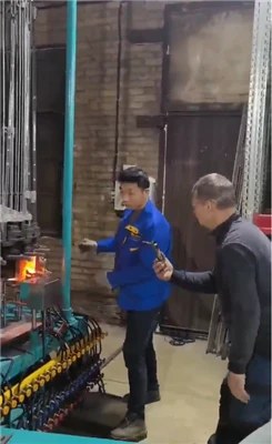 Nuestro ingeniero puso en servicio con éxito la máquina para fabricar bombill...